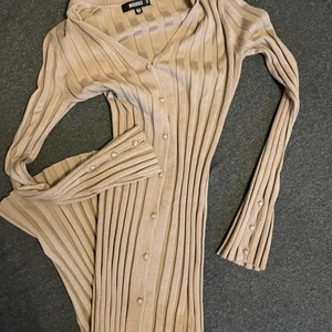 Ribbad klänning - Helt ny aldrig använd storlek S från missguided 