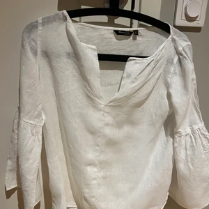 Massimo dutti - Linne-blus från Massimo Dutti i väldigt fint skick🤍 skriv vid frågor eller fler bilder! Kram