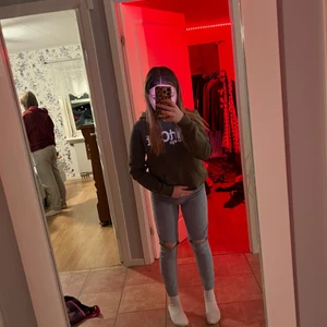 Jeans  - Säljer dom här jeansen för jag får ej användning för dom och gillar ej hur dom sitter. Storlek 152 men passar nog kanske XS om man har tur. Väldigt fint skick. Skriv om intresse💘