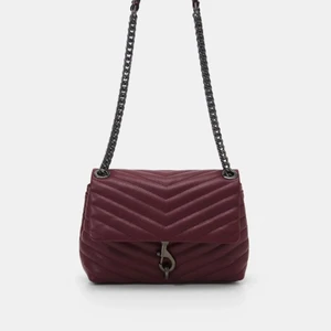 Rebecca minkoff edie väska - Intressekoll på min rebecca minkoff väska. Köptes i augusti för 2895kr på Zalando, sparsamt använd. Färgen är Såå fin verkligen perfekt till en svart jeansjacka på våren eller en vit sommarklänning🙏😍 Pris kan diskuteras!