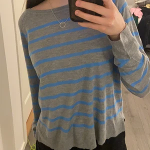 Randig tröja - Säljer denna riktigt fina tröja från Zara, säljer då jag inte har användning för den längre