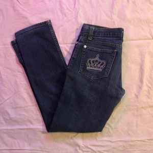 Yk2-jeans / Victoria Beckham - Skit snygga lågmidjade byxor jag köpt secondhand! Knappt använda då de tyvärr är lite för små. Byxlängd 74cm & midjemått cirka 73cm💋❣️