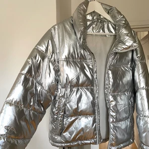 Silvrig jacka - Silvrig jacka från ginatricot 