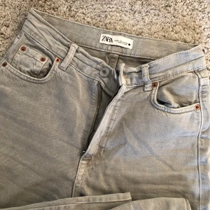 Långa jeans - Zara! Storlek 34, passar 36
