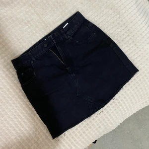 Oanvänd Jeanskjol  - Helt ny jeanskjol, aldrig använd. 