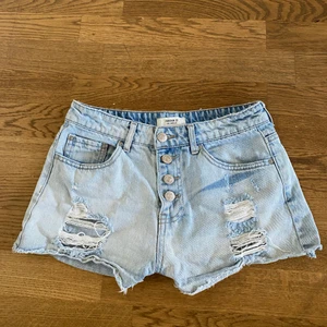 Jeansshorts - Jeansshorts från Forever 21 i storlek 38.💕