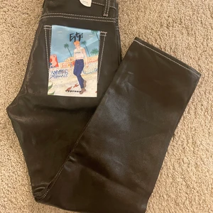 Eytys cypress byxor 1000kr - Jag hjälper min lilla syrra att sälja ett par byxor som hon då har köpt två stycken istället för ett par. Men dem är då lite små i storleken så jag kan inte ha dem det är därför jag säljer dem 1000kr upp