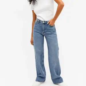 Säljer mina jättefina blå jeans pga att jag inte använder dom längre, dom är i jätte bra skick. Dom är i stl 38 o dom är lite långa på mig o jag är 163.💓