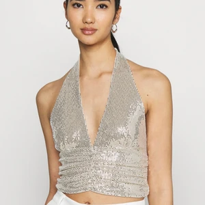 Glittrig top från Gina Tricot - Helt ny med lappen kvar. Slutsåld!