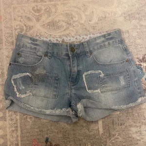 Shorts  - Endast använda en gång, i nytt skick. Barnstorlek (164) från Kappahl. 