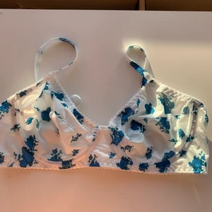 Vintage bh - Söt vintage bh i storlek 75b. Använder tyvärr inte den och därför säljer jag.