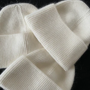 cenui.se - beställ på hemsidan cenui.se eller här på plick!! instagram: @cenuise. Finns i vit, beige, svart och grå