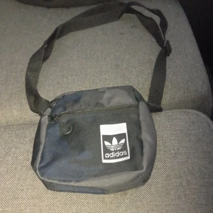 Adidas beknar väska - Beknar väska