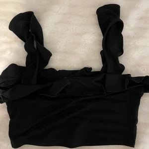 Festtopp - En superfin festtopp från nelly som jag tyvärr aldrig använt. Superfin och super skön på!! Matchar till allt och inte bara till fest.  