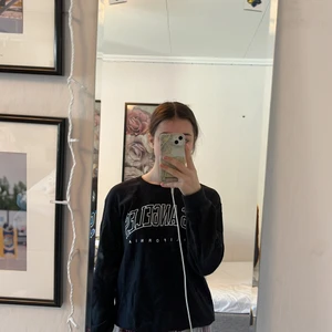 Snygg sweatshirt storlek: xs - Snygg tröja från SHEIN, andvänd fåtal gånger. Som i nyskick. 