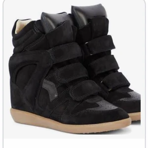 Isabel Marant - Jag säljer nu mina äkta Isabel Marant i nyskick till ett mycket bra pris❤️ Nypris 4349. Mitt pris 1900. Pris går att diskuteras vid snabb affär ❤️❤️ möts upp i Kungsängen eller Enköping kan även frakta