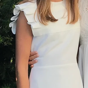 Sandro klänning, size 36 - Perfekt klänning till studenten! Använt 1 gång på min egna student, som ny. Storlek 36, ordinarie pris 2500