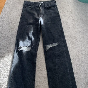 Jeans - Jeans från carlings köpta för 700 aldrig använda, säljer för dem är förstora i midjan men för korta i benen💕