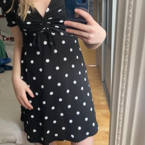 Prickig klänning - Söt prickig klänning❤️ 