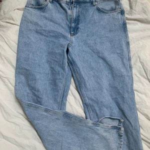 Nakd  - Jeans. Med slits nertill. Säljer för 200kr inkl frakt. 42