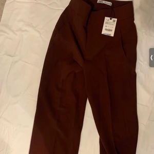 Kostymbyxor för 150kr! Med slits längst ner - Ett par helt nya kostymbyxor för 150kr med slits längst ner