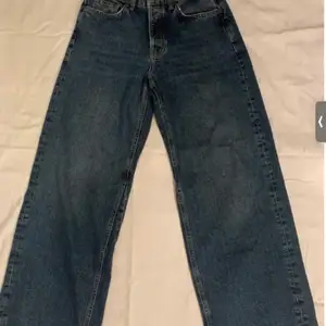 Ett par Mom jeans för 75kr