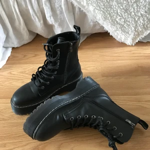 Chunky boots/Platform boots Nelly stl 41 - —-