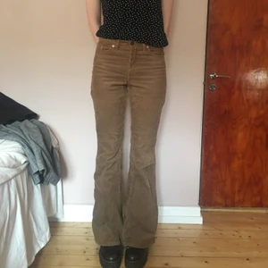 Beiga manchesterbyxor  - Bra skick! Bootcutmodell