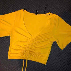 Gul tröja  - Så skön gul tröja passar med allt 