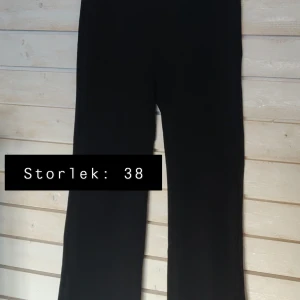 Svarta byxor - Svarta byxor i bra skick ✨