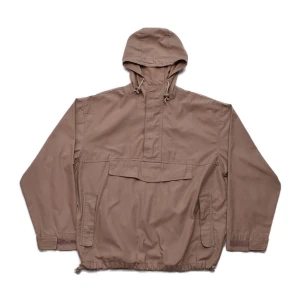 Beige jacka - Snygg beige jacka. Köpt secondhand. Står S men sitter som en M/L. Inga tydliga defekter. Budgivning sker i kommentarsfältet. Kan frakta