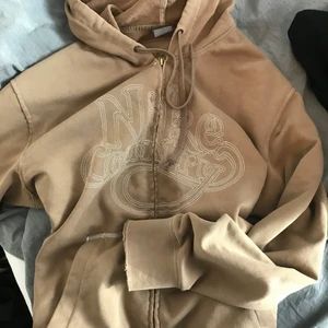 nike country zipper - intressekoll!¡ jättefin beigbrun zipper, äkta Nike. stor men supersnygg oversized