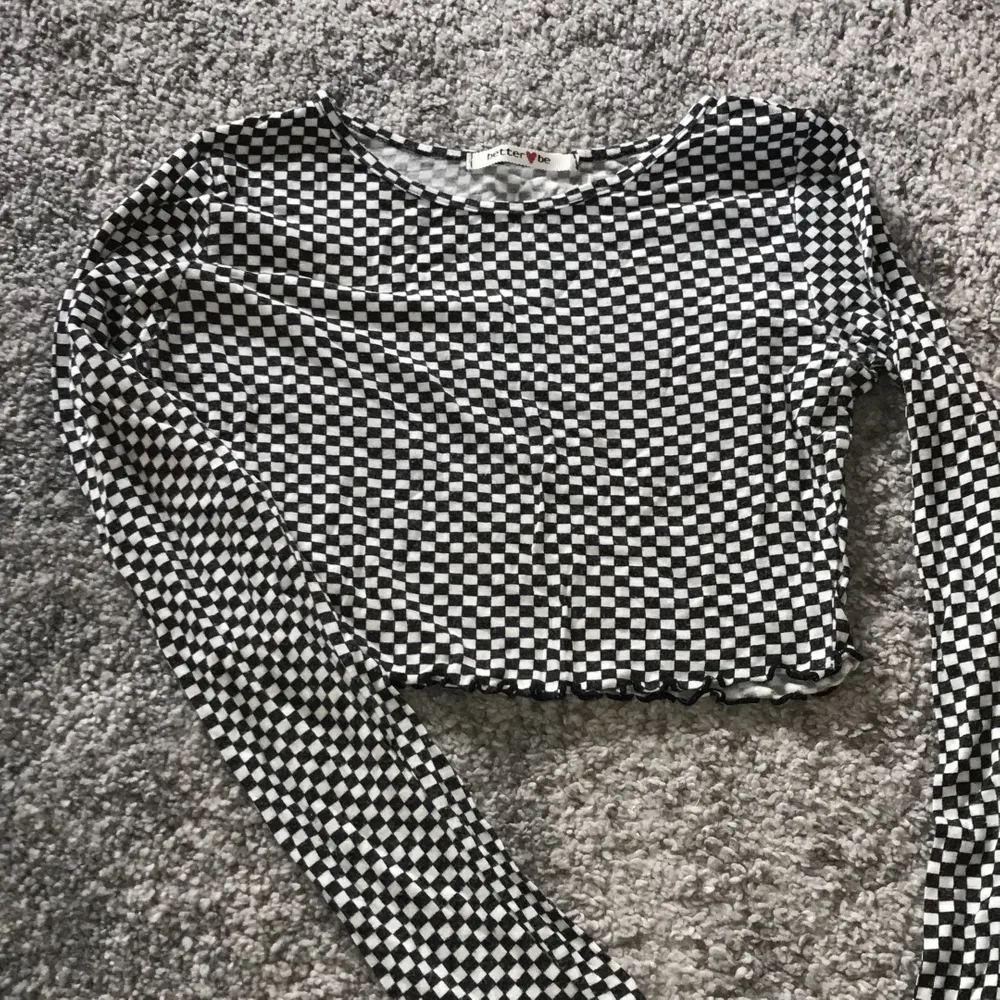 Rutig croptop med salladssömmar! Från dollskill, inköpspris 250kr + tull😱. Toppar.