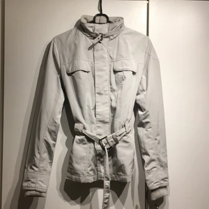 Massimo Dutti jacka  - Massimo Dutti jacka, 34, (regntålig jacka) små sliten