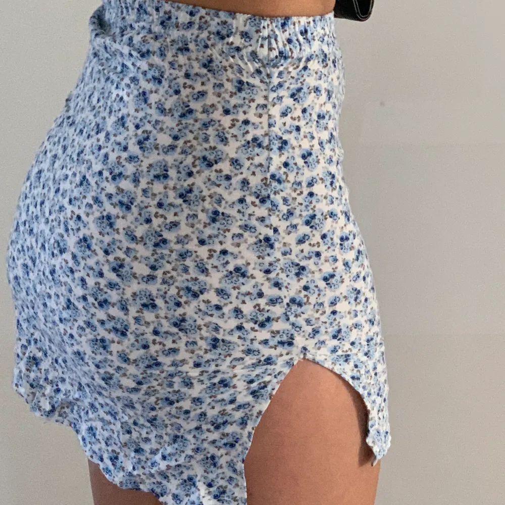 jättefin kjol som jag beställde från Instagram men tyvärr var för liten/kort för mig och därför säljer vidare - först den till kvarn + 30kr frakt. Kjolar.
