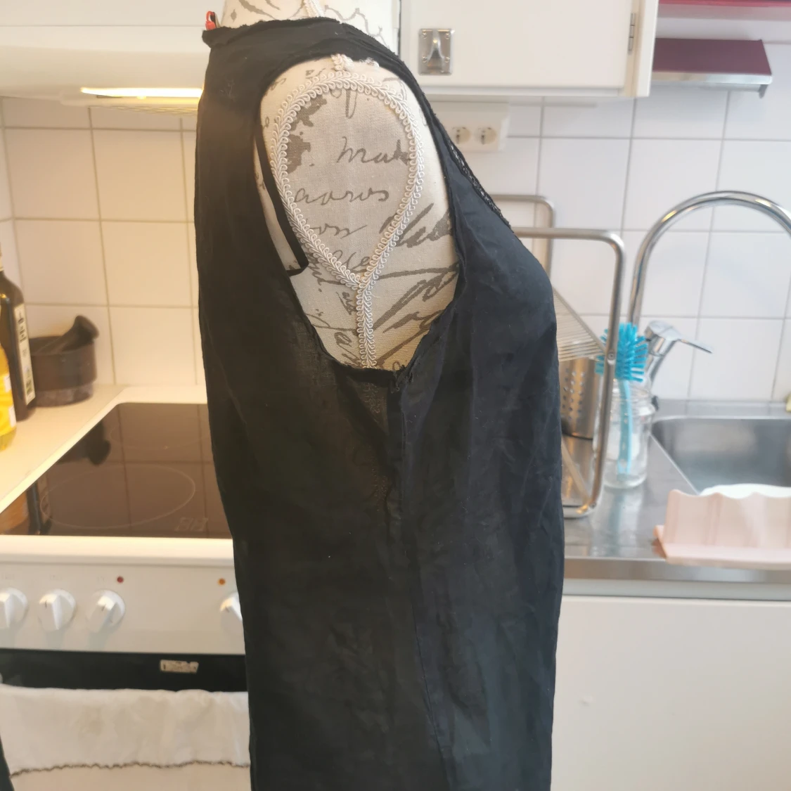 Svart linne med paljettdekorationer från Esprit, 40 - 90