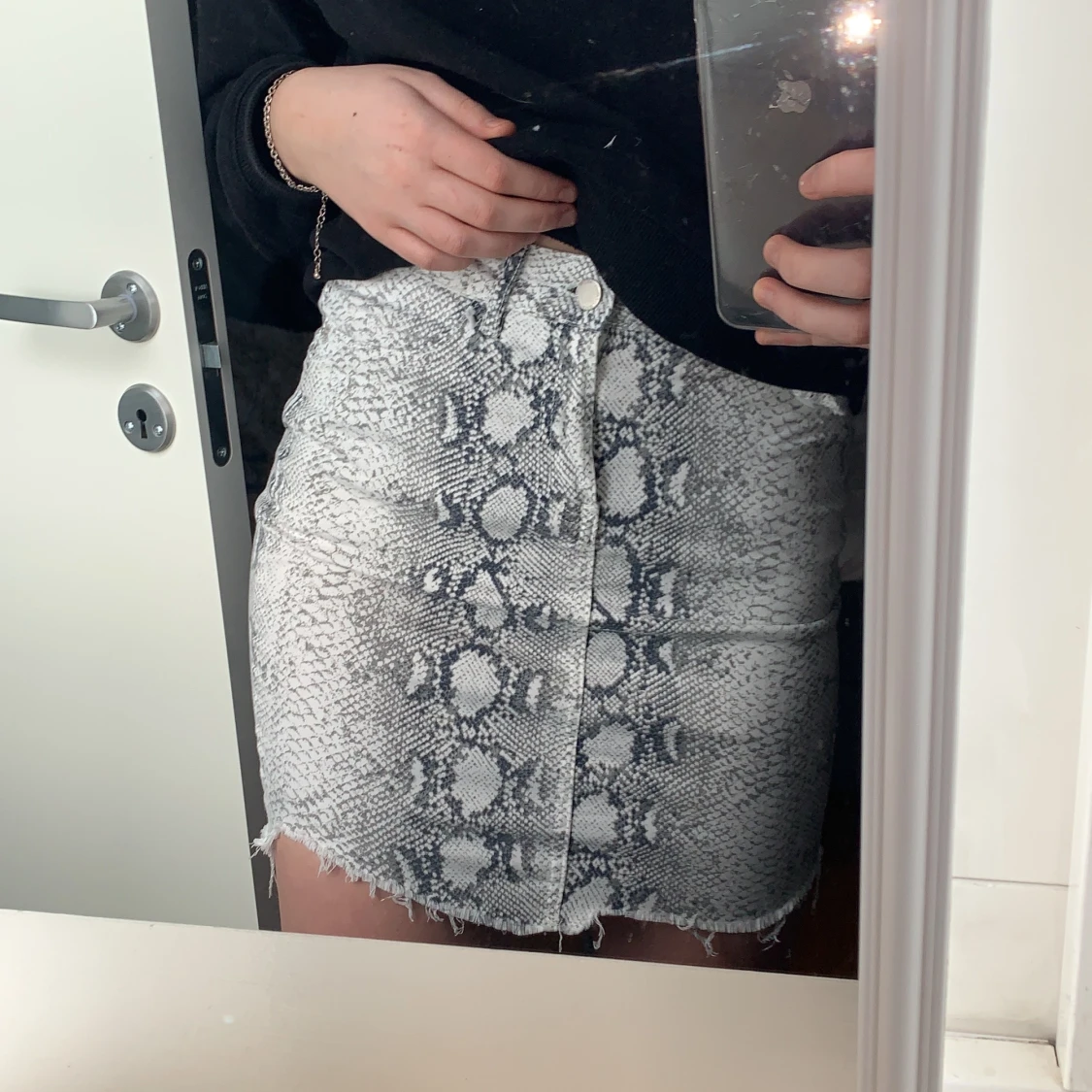 Kjol med ormmönster  - 91