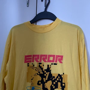 COLLUSIONx - Gul tröja med tryck fram från ASOS kollektion COLLUSIONx. Knappt använd!