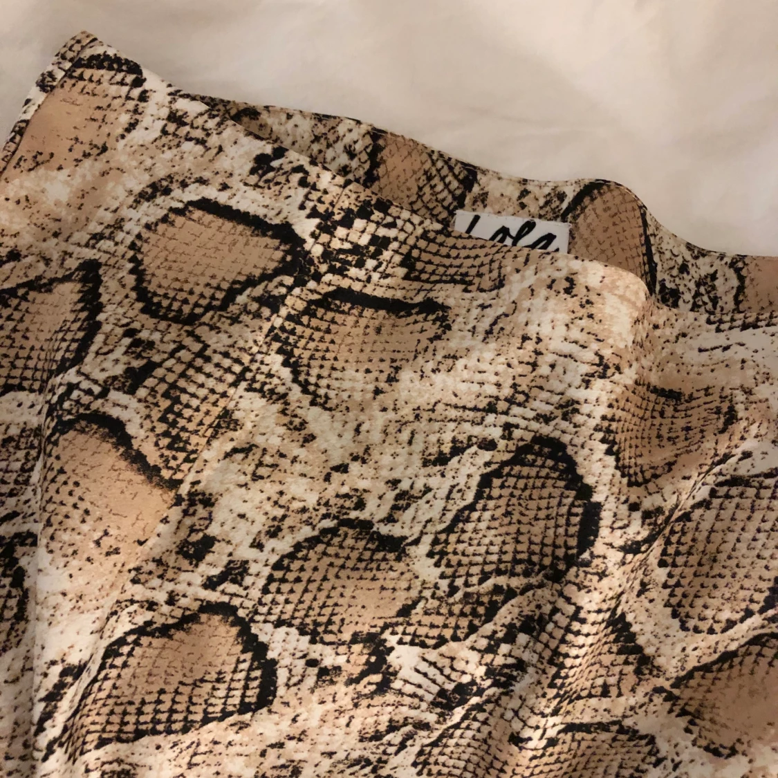 Lång satinkjol  - 90