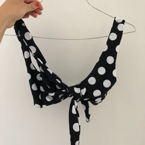 Nelly Bikini nästintill aldrig använd! - Jättefin bikini från Nelly.com. Nästintill aldrig använd - därför i mycket bra skick. Storlek S i båda delarna. 