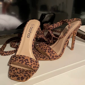 Klackskor  - Klackskor aldrig använda. Storlek 36