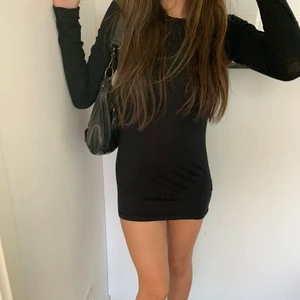 Svart klänning - Miniklänning ifrån zara i strl XS 🤎