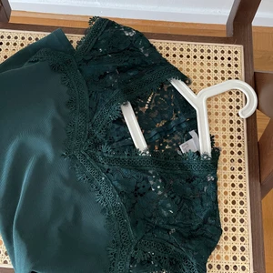 Blus från H&M  - Grön blus i storlek S 