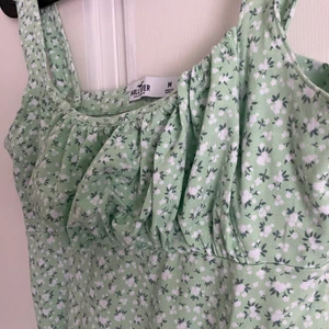 Holister klänning  - Aldrig använd endast provad en gång, så gullig klänning från holister. Storlek medium men passar small också✨✨💞💞