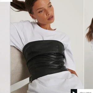 Festtopp skinn NAKD - SÖKER denna svarta topp/korsett från nakd i storlek S eller eventuellt M. Hör av dig ifall du vill sälja🤍