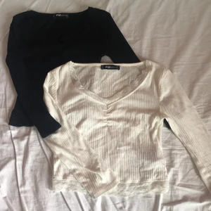 Spetströjor  - Två jättegulliga spetstoppar, ena i vit och andra svart🖤 säljer en för 29 och båda för 40 + frakt❤️🥰 stl. Xs men passar även S! Ställ frågor om ni undrar något💕