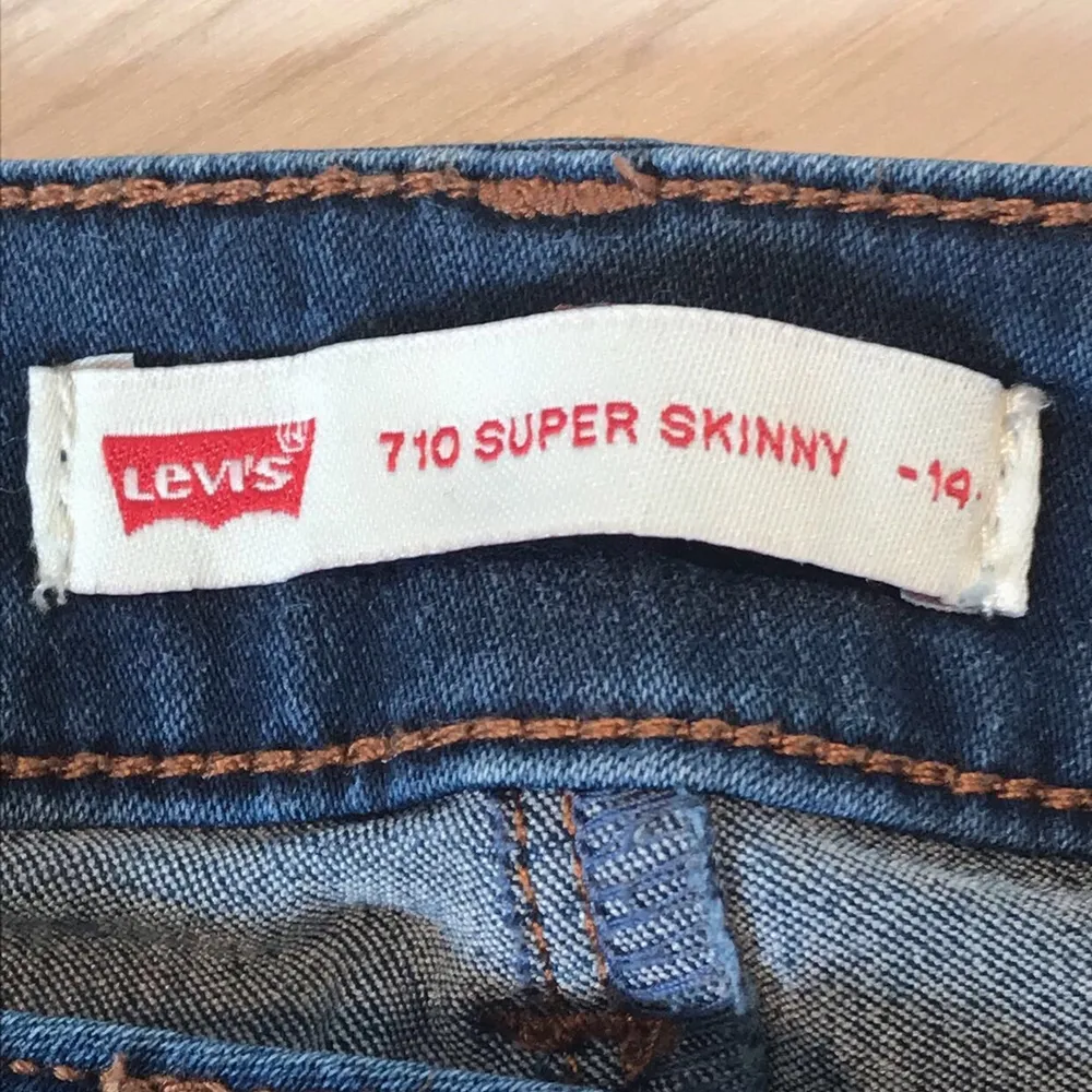 Levis jeans i färgen blå.  Modell: 710 super skinny ( Säljer för att de har blivit för små). Jeans & Byxor.