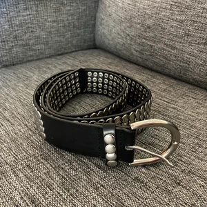 Skärp - Ett skärp från pieces. Jag har tydligen klippt av storlekslappen, men passar absolut till XS/S/(M). 