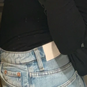 Weekday jeans - Säljer ett par weekday lash extra high mom jeans. W 28 typ helt nya. Jag är öppen för prisförslag också