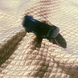 STOR blå ring av rostfritt stål - Sjukt vaker ring av rostfritt stål storlek 23 med en inre omkrets av 7 cm. Inre diameter 2.1cm